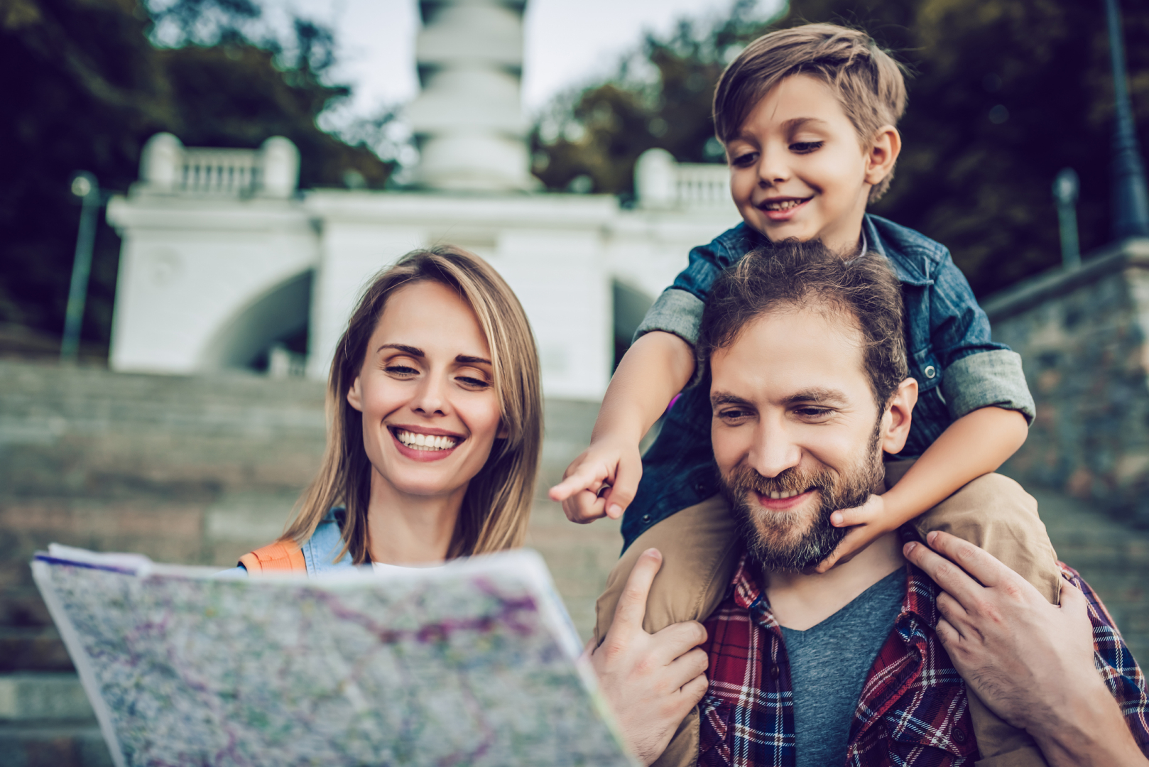 Outdoor adventure for children – discovery, exercise, and play in the fresh air A family with children in a park, maps in hand, excitedly searching for a playground during an outdoor adventure