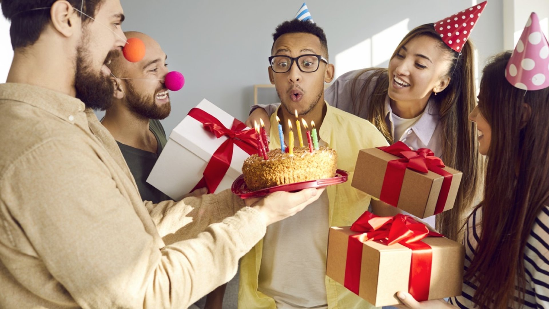 So organisierst du eine großartige Geburtstagsparty für deinen Freund ParaPoly So organisierst du eine großartige Geburtstagsparty für deinen Freund